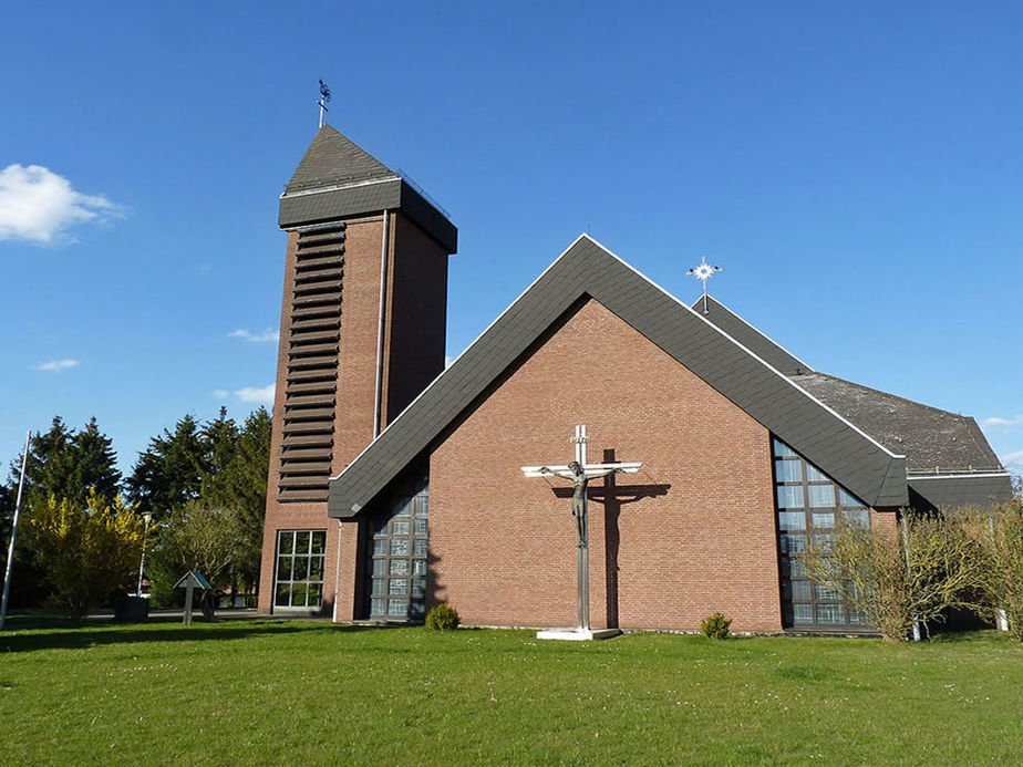 Katholische Pfarrkirche Zum Heiligen Kreuz Zierenberg (Foto: Karl-Franz Thiede)